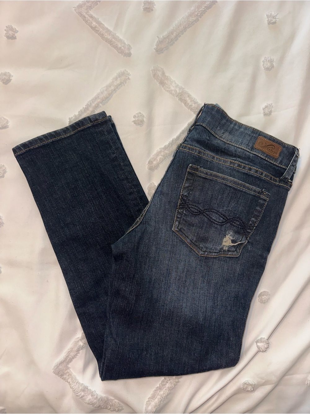 Dark Wash Women’s capris Jeans with Subtle Distressing Size 5